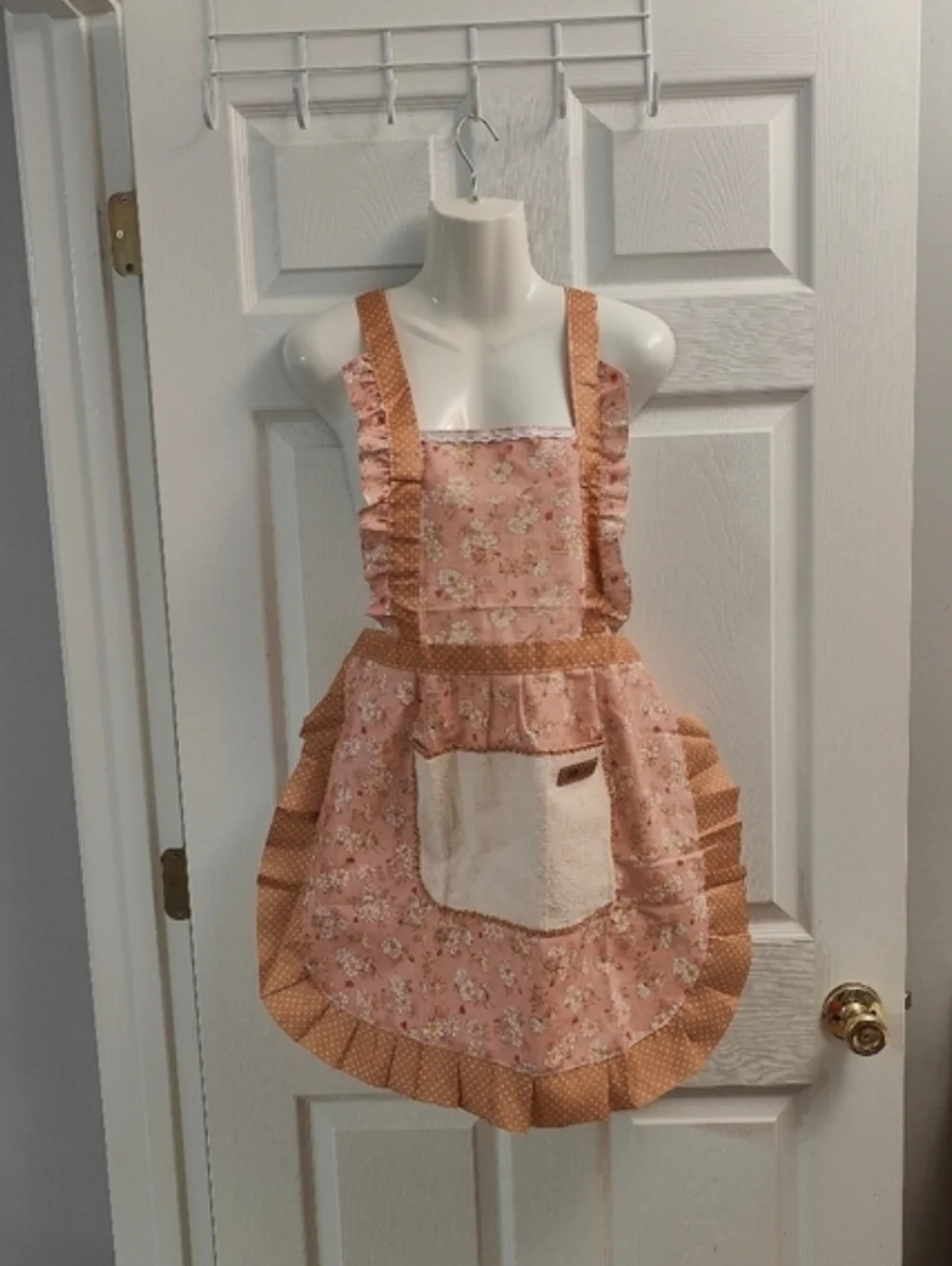 Pink Apron With Pockets Vintage Style NWT - Picture 3 of 3